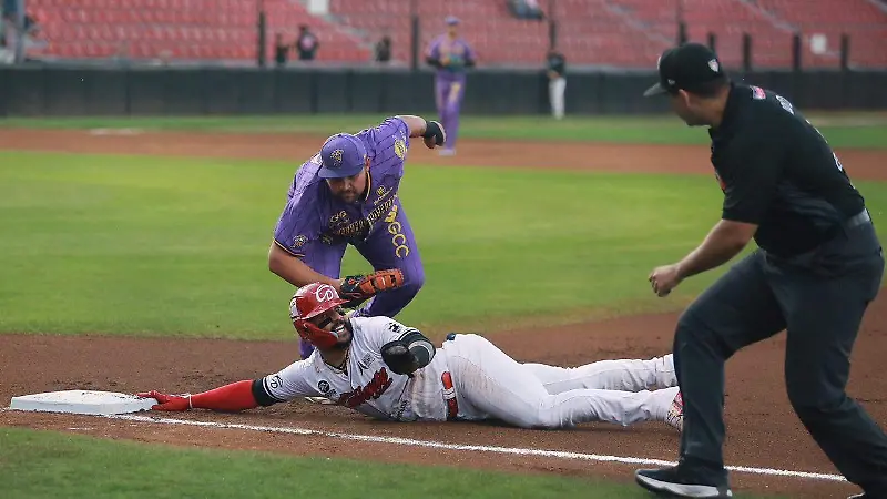 Partido de beisbol del equipo Caliente de Durango 